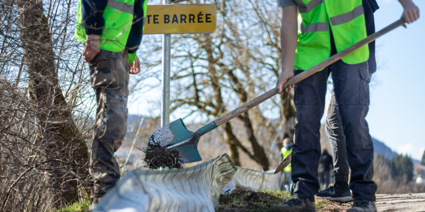 Démontage du dispositif de sauvetage routier des amphibiens à Villers-le-Lac